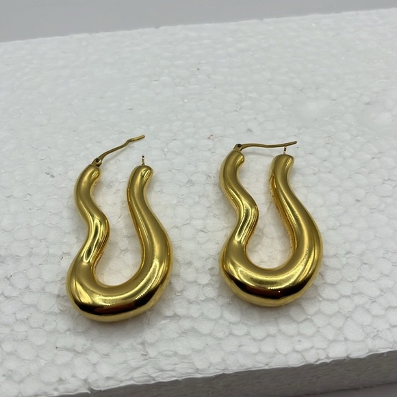 Elegant Wave Gold Tone Hoop Earrings Large Shiny Gold Tone - Picture 9 of 10